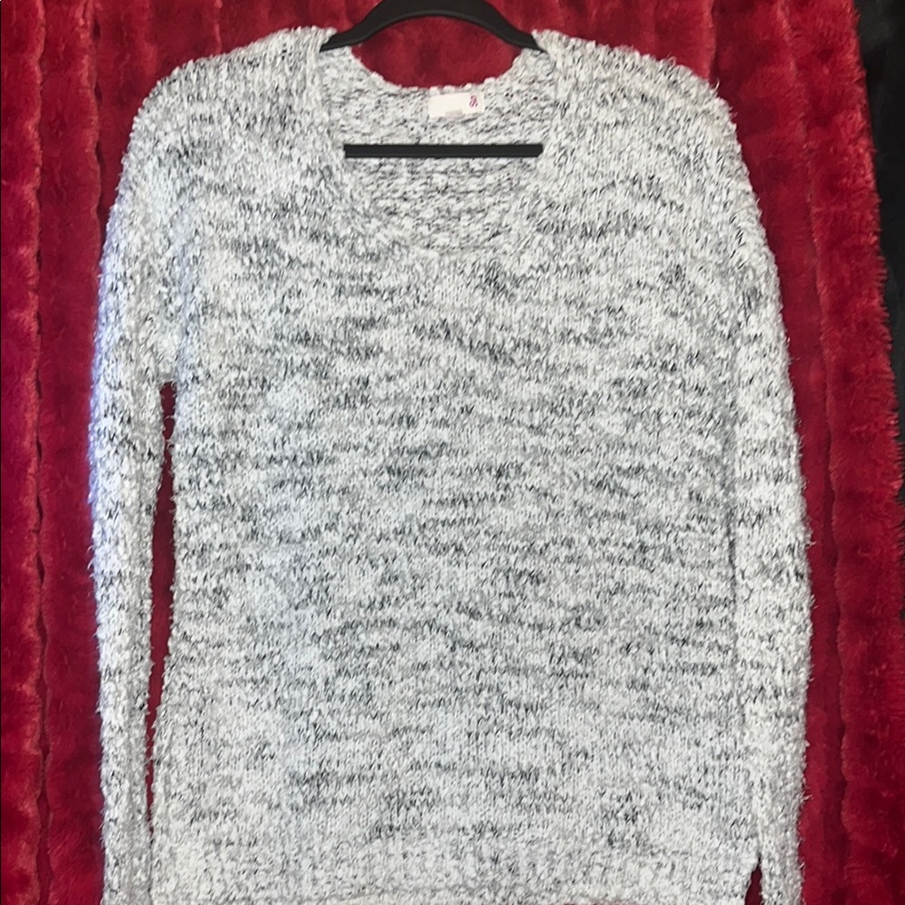 SO Gray Crew Neck Sweater Soft Knit Classic